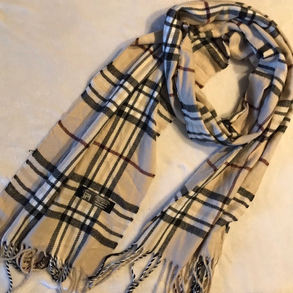 4 Scarfs - Picture 5 of 5
